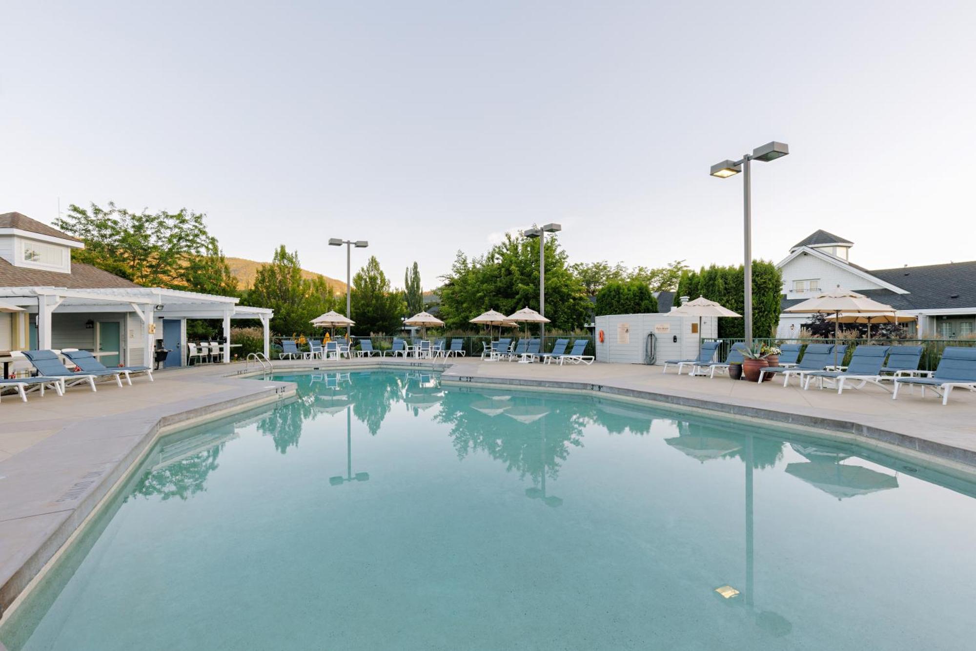 Balcomo, A Ramada By Wyndham Penticton Dış mekan fotoğraf