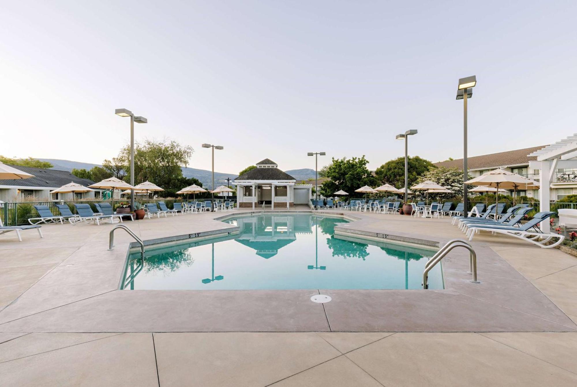 Balcomo, A Ramada By Wyndham Penticton Dış mekan fotoğraf